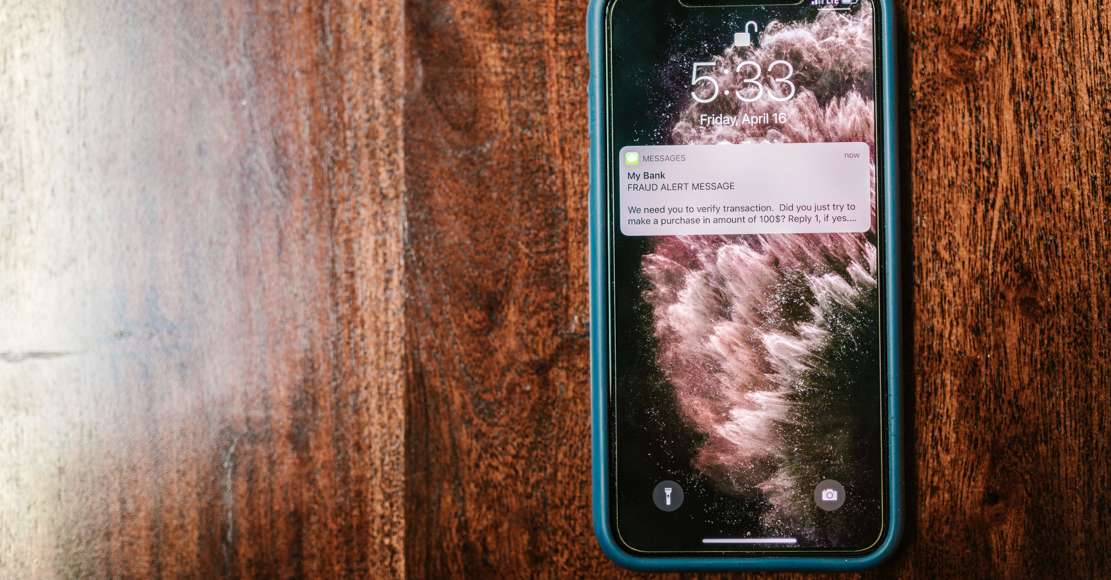 Telefon z powiadomieniem alarmowym