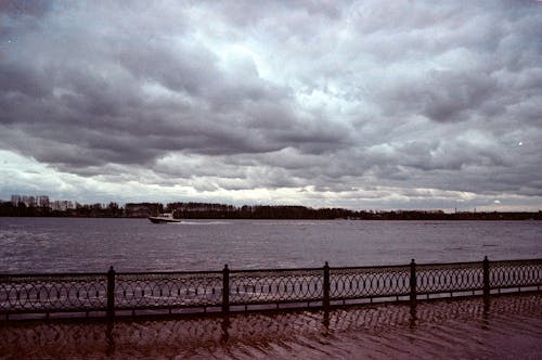 Foto stok gratis awan, danau, langit mendung