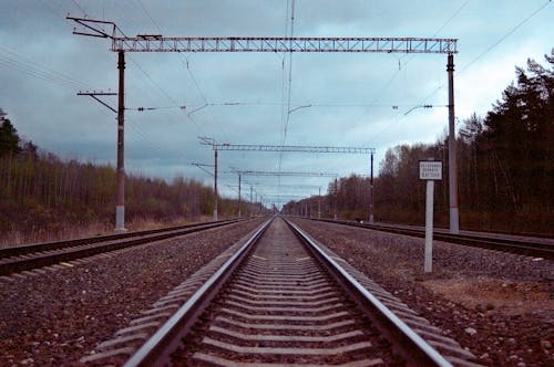 Бесплатное стоковое фото с деревья, железная дорога, за городом