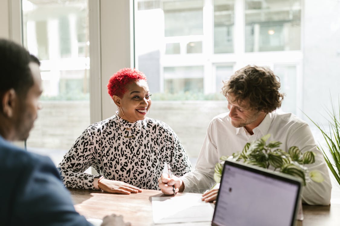 Free Man in Black and White Long Sleeve Shirt Sitting Beside Woman in White Long Sleeve Shirt Stock Photo