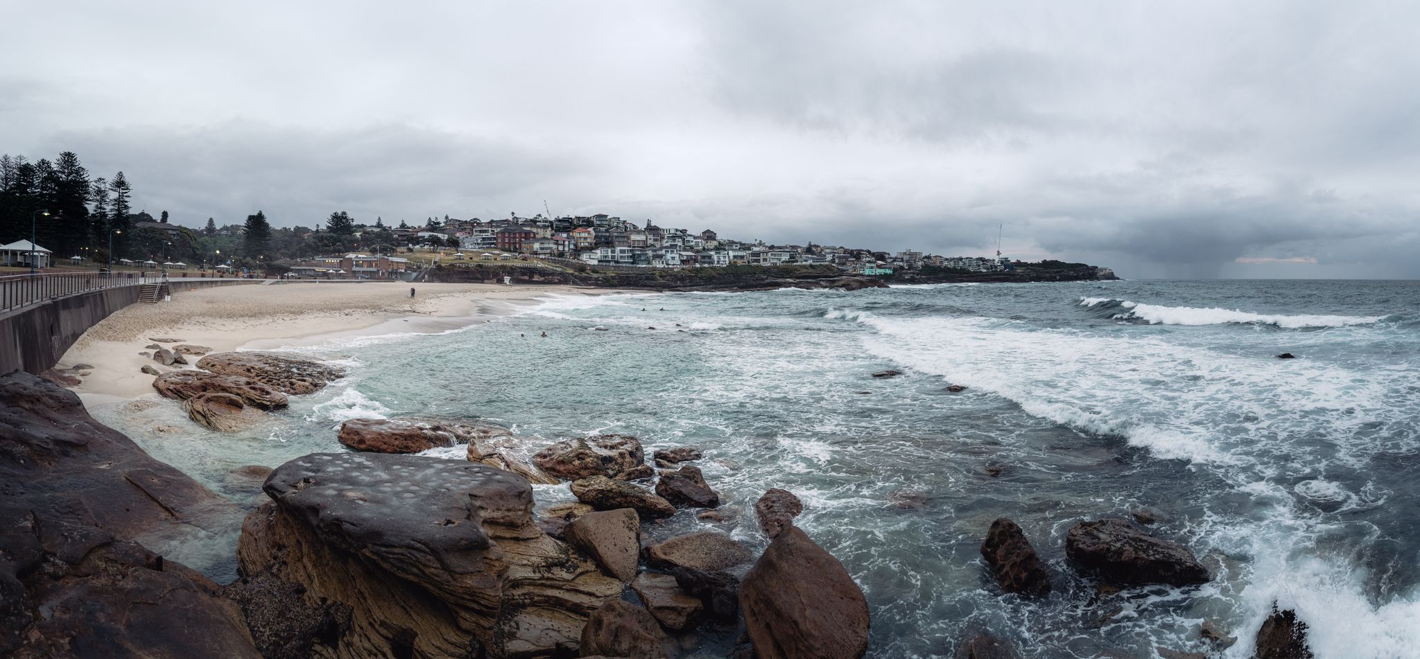 Vrouw (35) zwaargewond bij haaiaanval bij Coogee Beach in Sydney