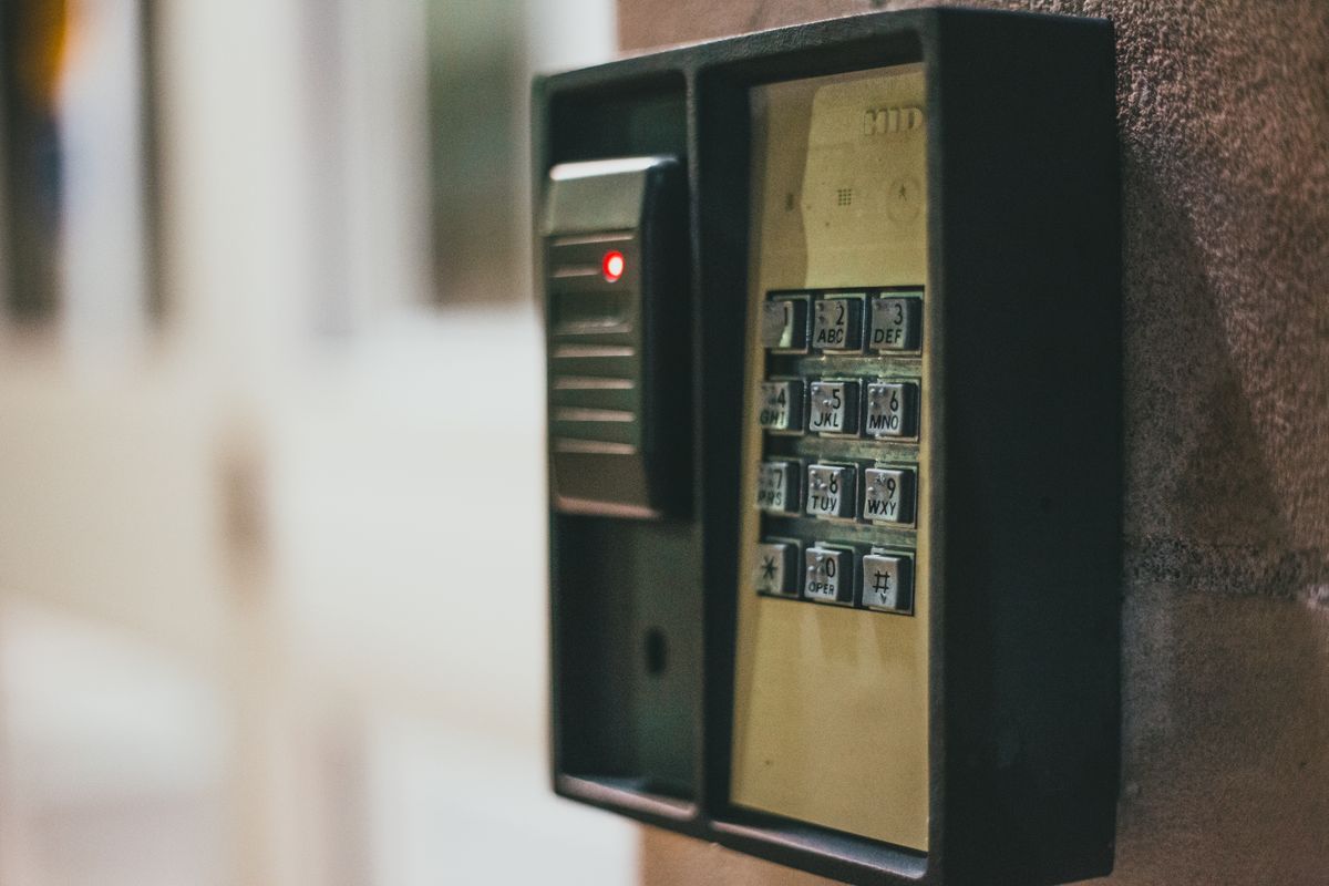 Pavé de sécurité connecté installé par HTI Security