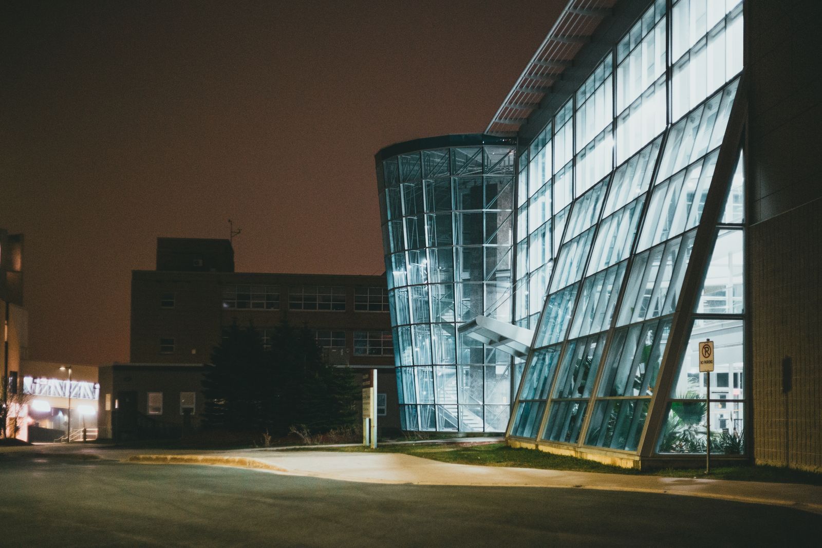 The Oyster Lane clinic entrance lit from within at night. Photo by Erik Mclean on Pexels.