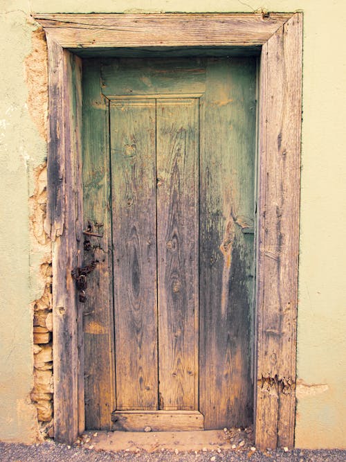 Free Photo of an Old Broken Door Stock Photo