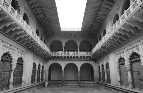 Foto d'estoc gratuïta de atracció turística, blanc i negre, destinació de viatge