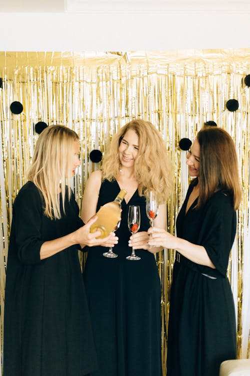 Kostnadsfri bild av blont hår, champagne, fira