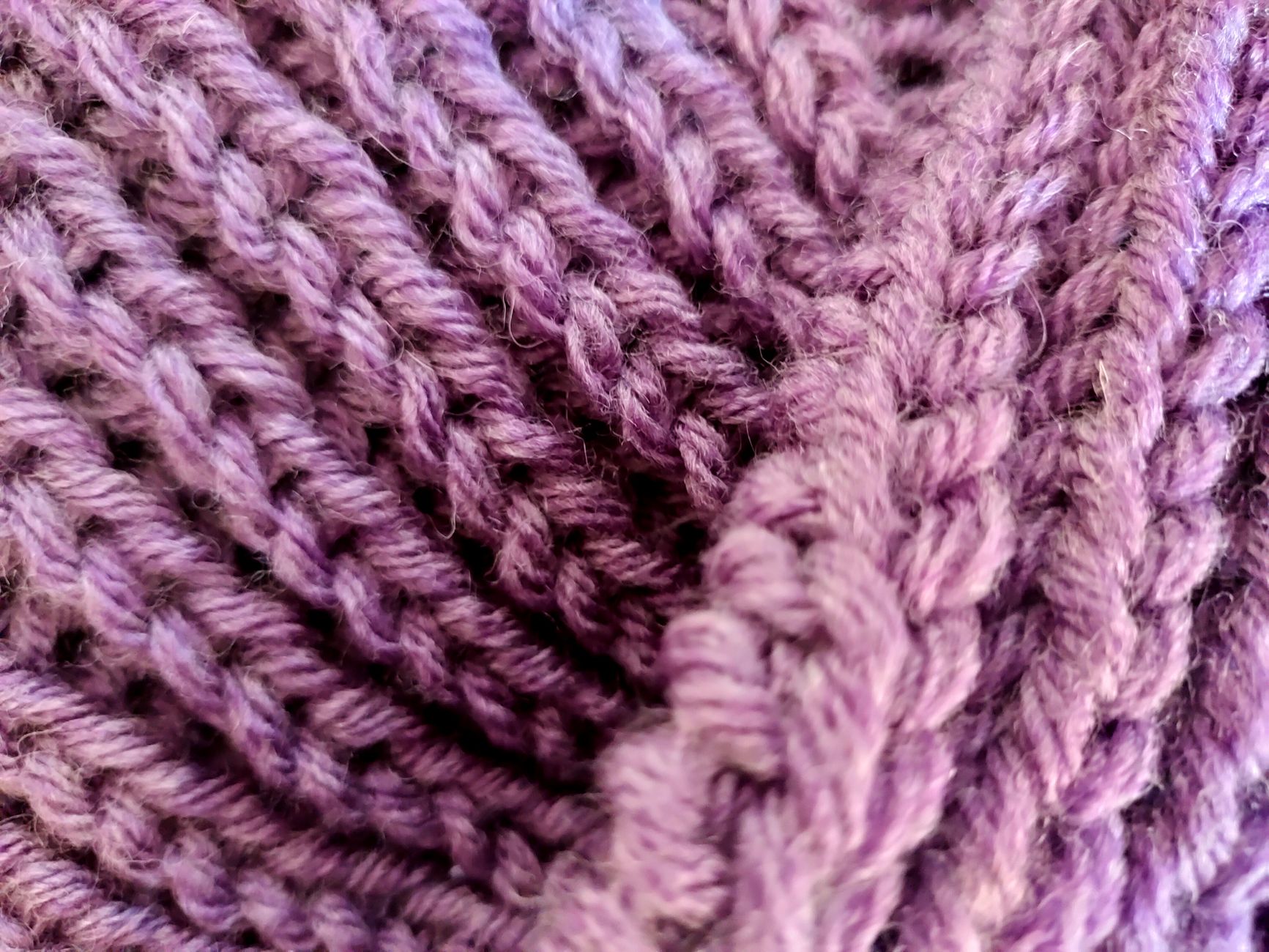 side-by-side comparison of double-knit ponte fabric structure showing identical loops on both sides versus single-knit jersey with different face and back stitch patterns