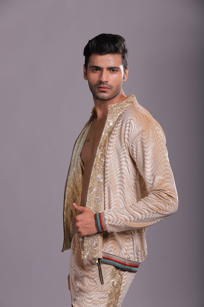 Guest in a shimmering gold evening jacket