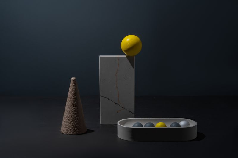 Geometric shapes and spheres on a dark background, by Mikhail Nilov on Pexels