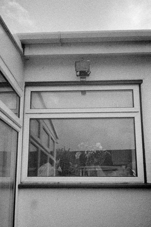 Foto d'estoc gratuïta de 35 mm, blanc i negre, casa