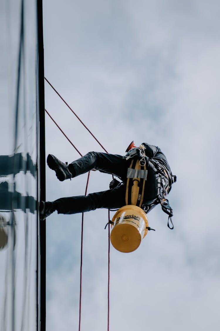 Alpinist Washing Building Windows