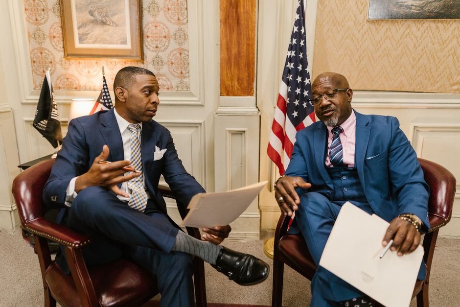 Veteran consulting with franchise advisor about business opportunities