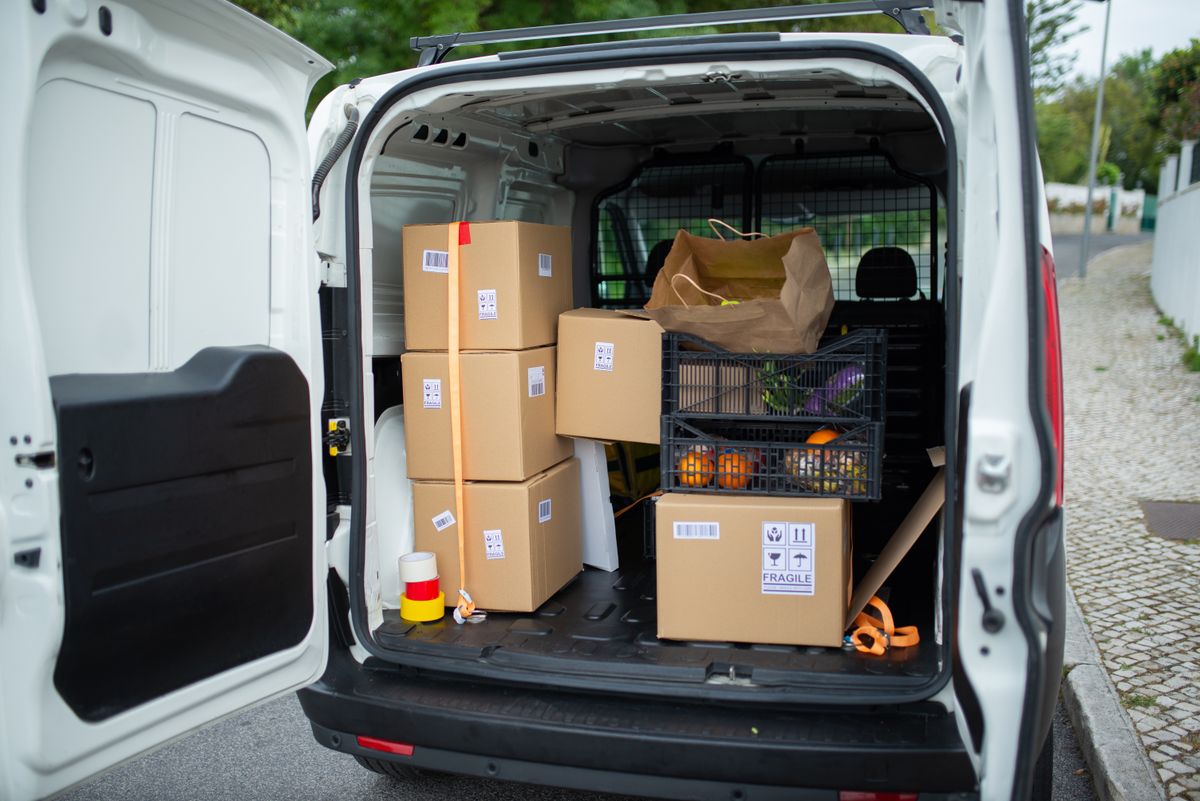 single item delivery in Egginton — Loaded properly: blankets, straps and a plan in Egginton