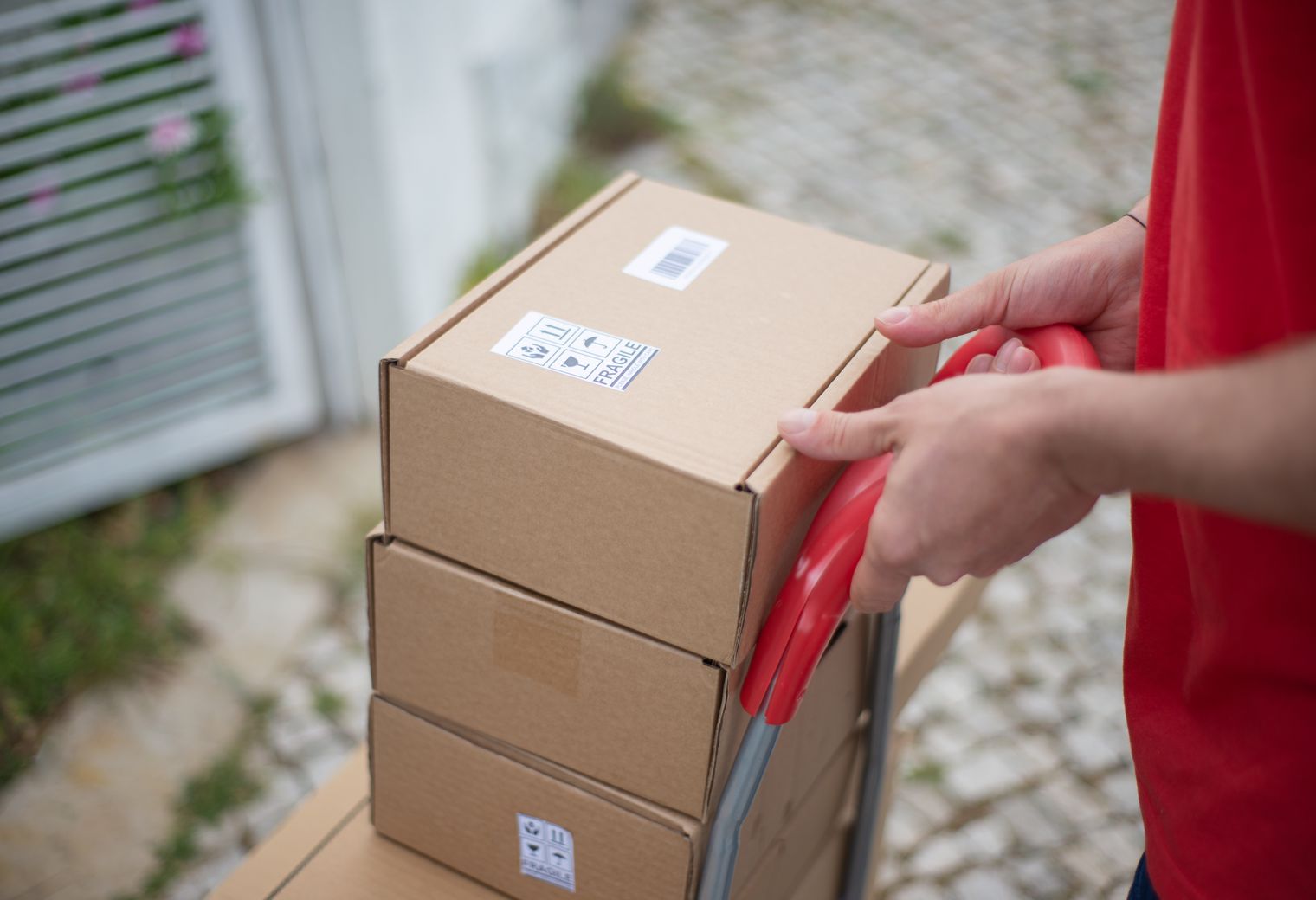 Goudhurst — belongings being loaded for transport to storage