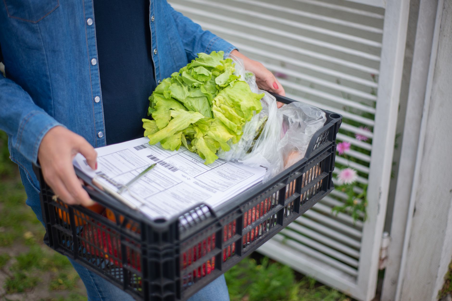 Xu hướng bán hàng qua GrabMart, ShopeeFood, Gojek cho tiệm tạp hóa: Cơ hội và thách thức