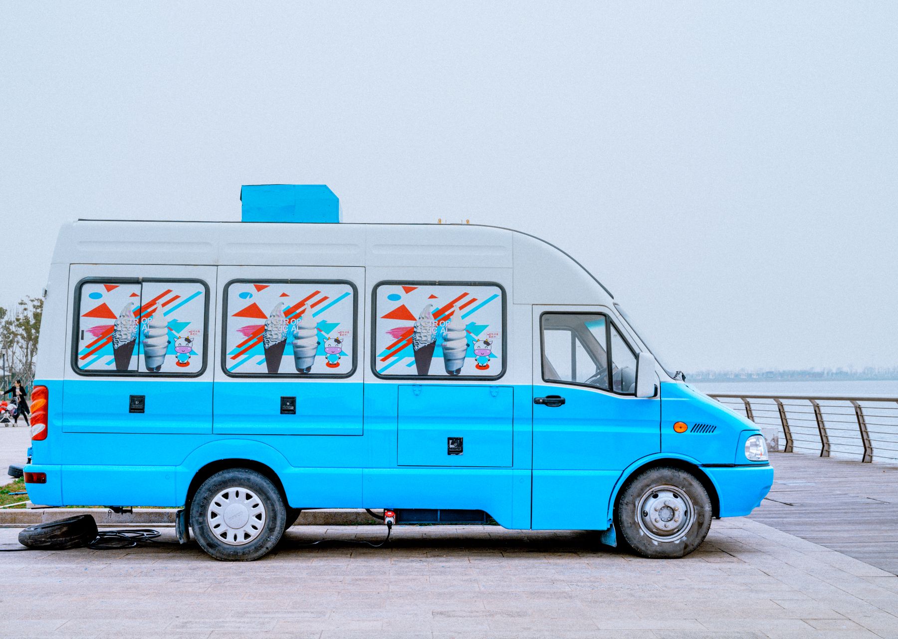 Man and van in Longbridge — crew wrapping and loading on moving day