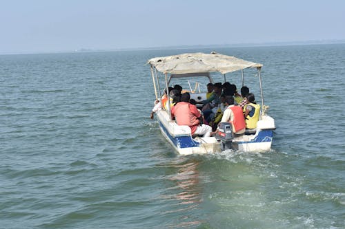 Free stock photo of boat with passengers in lake Stock Photo