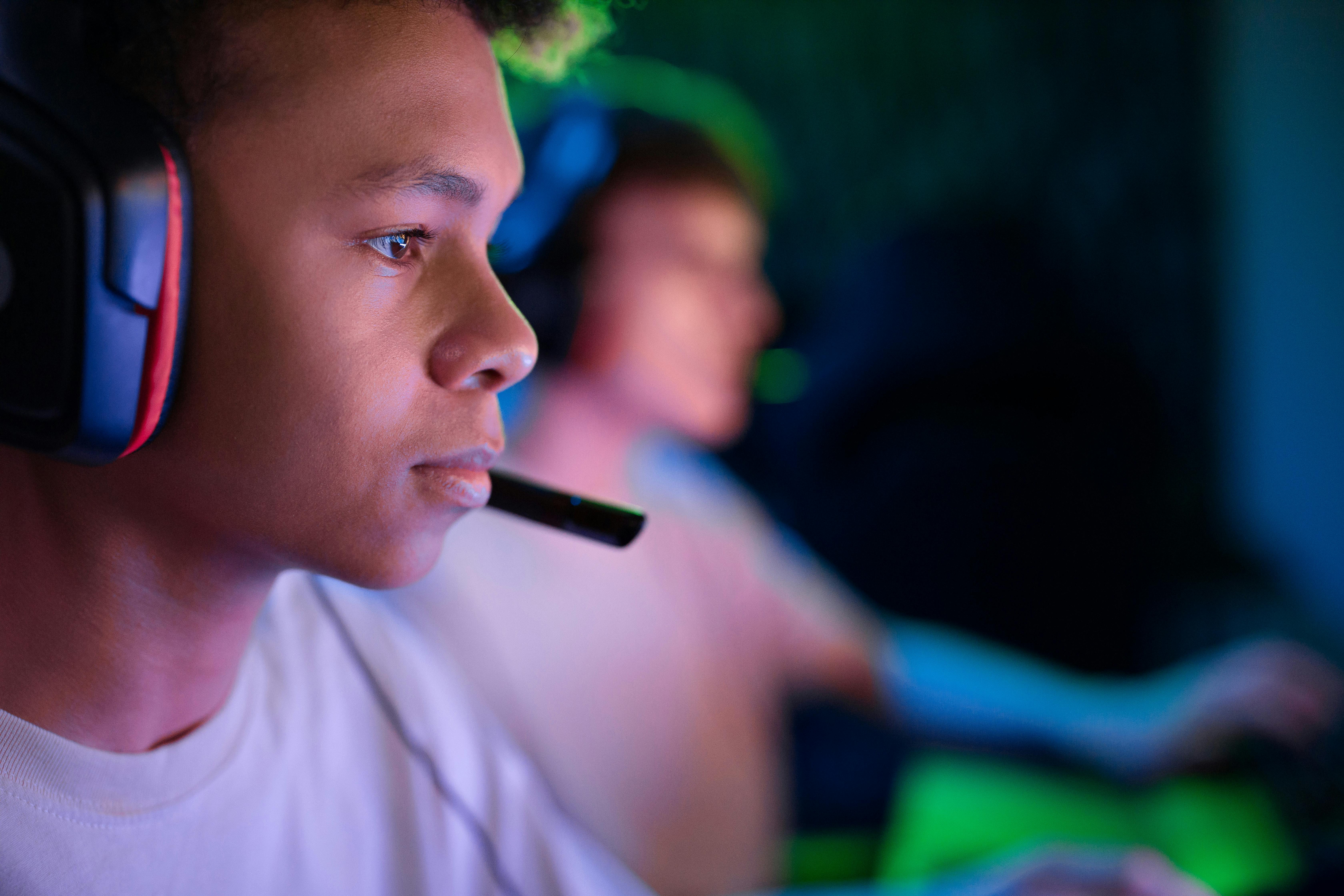 Why Cross-Platform Play Is Crucial for Online Gaming Communities — Photo by Ron Lach on Pexels