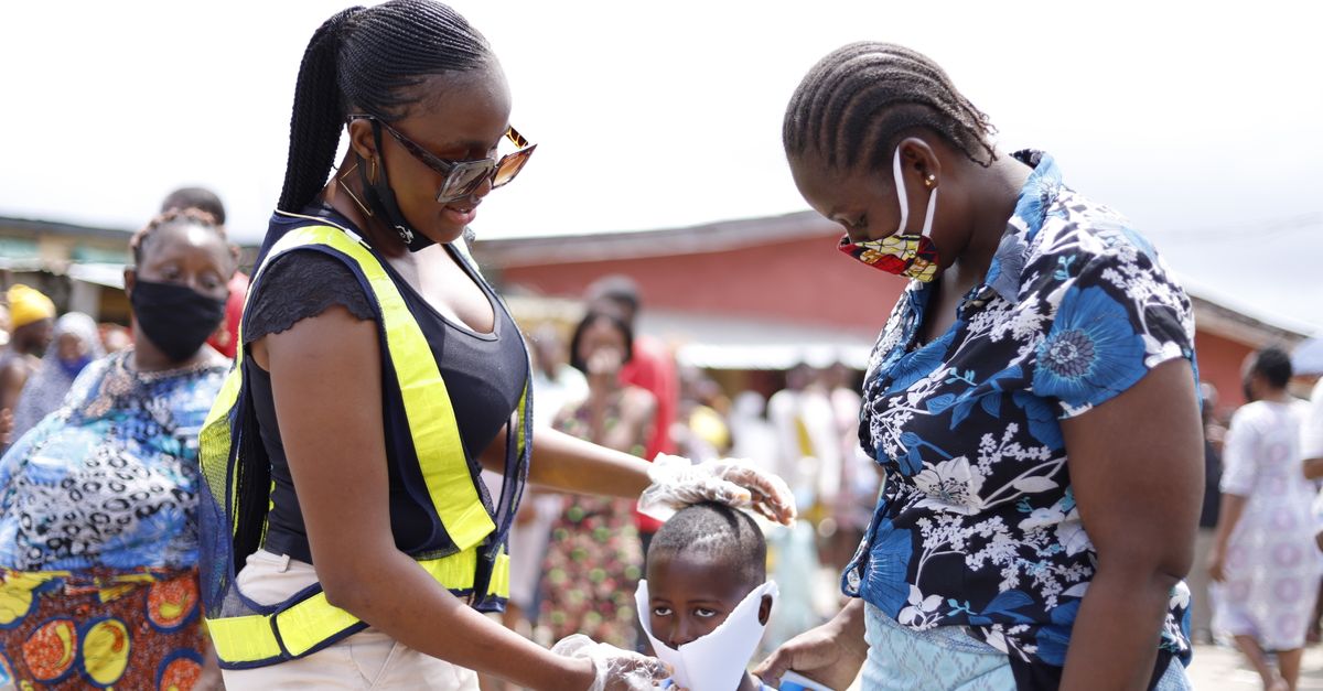 Volunteers distributing mosquito nets in a rural Ghanaian community near Ho