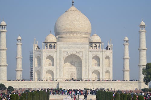 Amazing Taj Mahal under Clear Blue Sky 