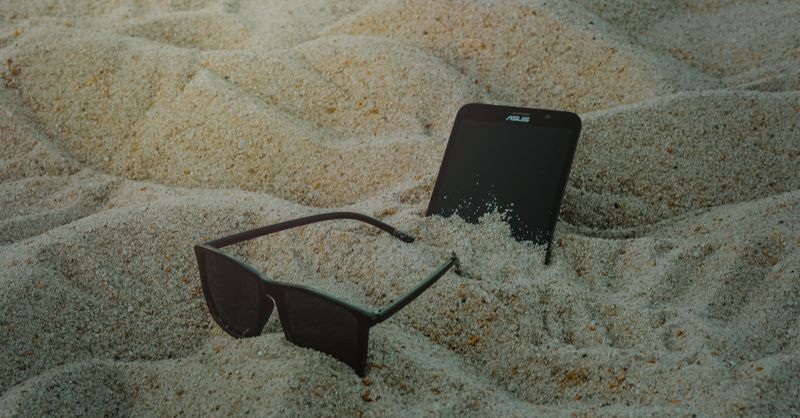 Les gadgets tech indispensables de l’été 2026 : plage, voyage et vacances connectées