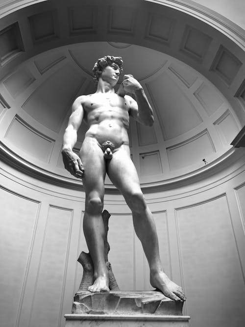 Free Grayscale Photo of Man Statue Stock Photo
