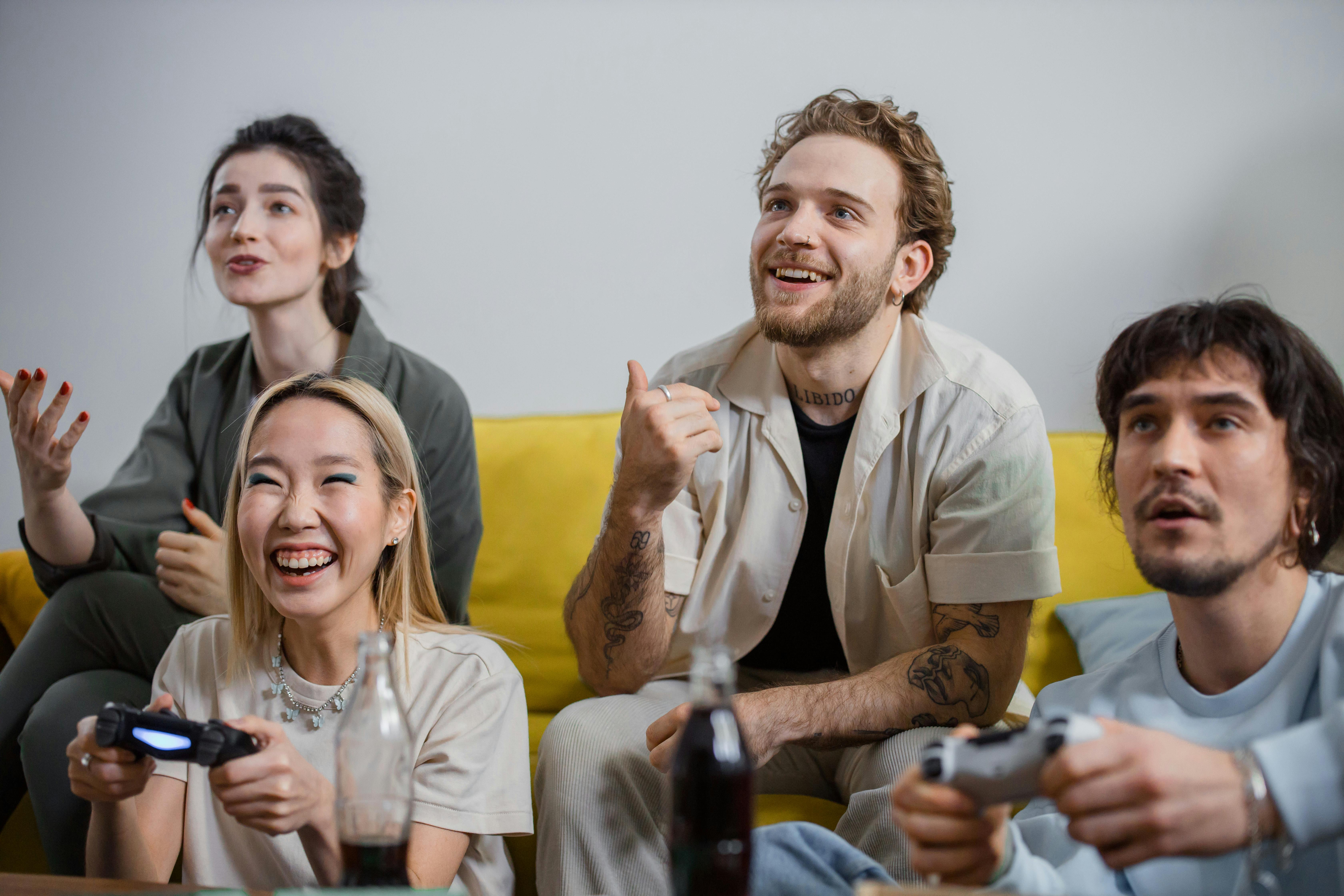 Miễn phí Ảnh lưu trữ miễn phí về ấm cúng, bạn bè, chơi game Ảnh lưu trữ