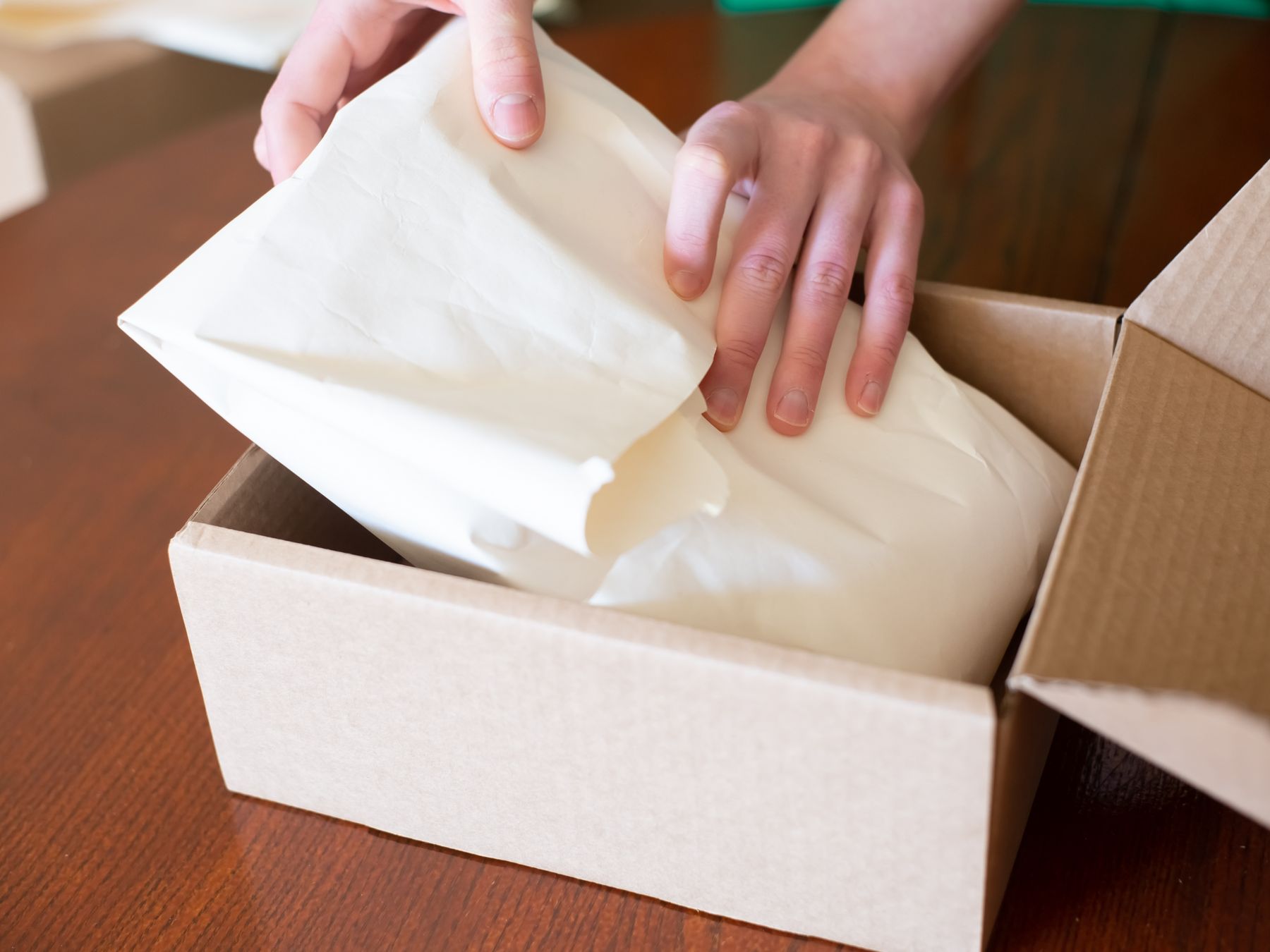 Wapping — professional packers wrapping and boxing belongings