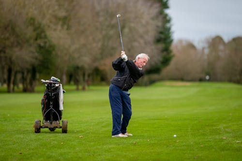 Free An Elderly Man Playing Golf Stock Photo