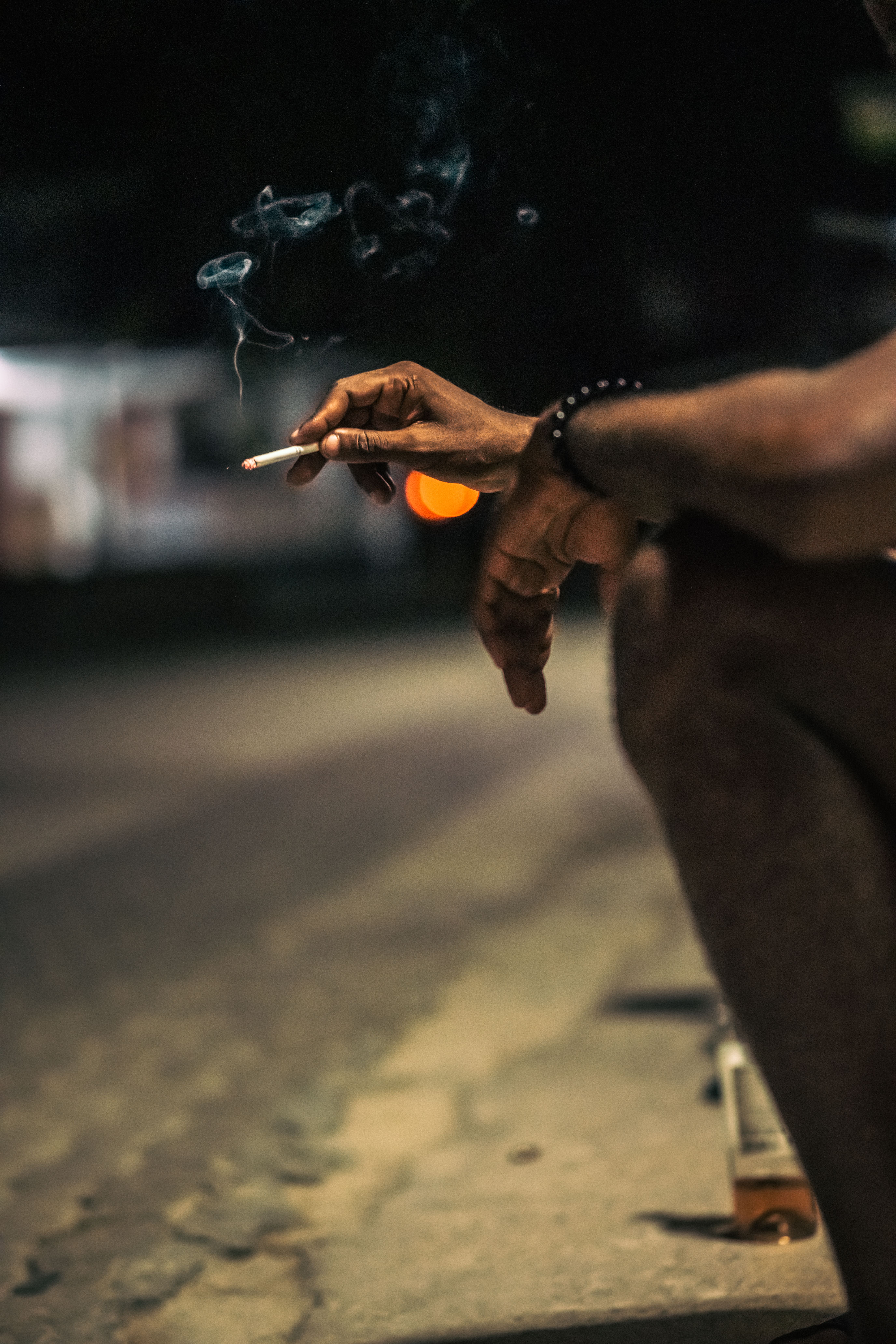 did they use fake cigarettes in peaky blinders 3,000 cigarettes per season 🚬🎬😳, As Tommy Shelby, Cillian Murphy smoked around 3,000 herbal cigarettes per season filming Peaky Blinders