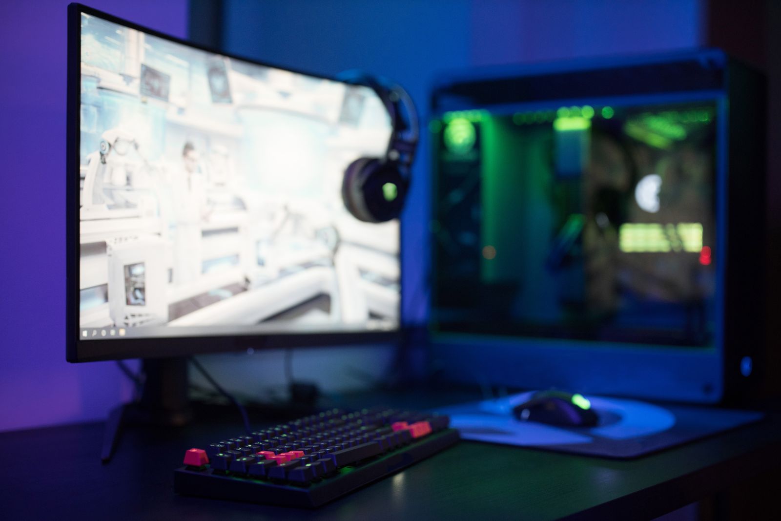 Monitor de jogos exibindo alta taxa de quadros
