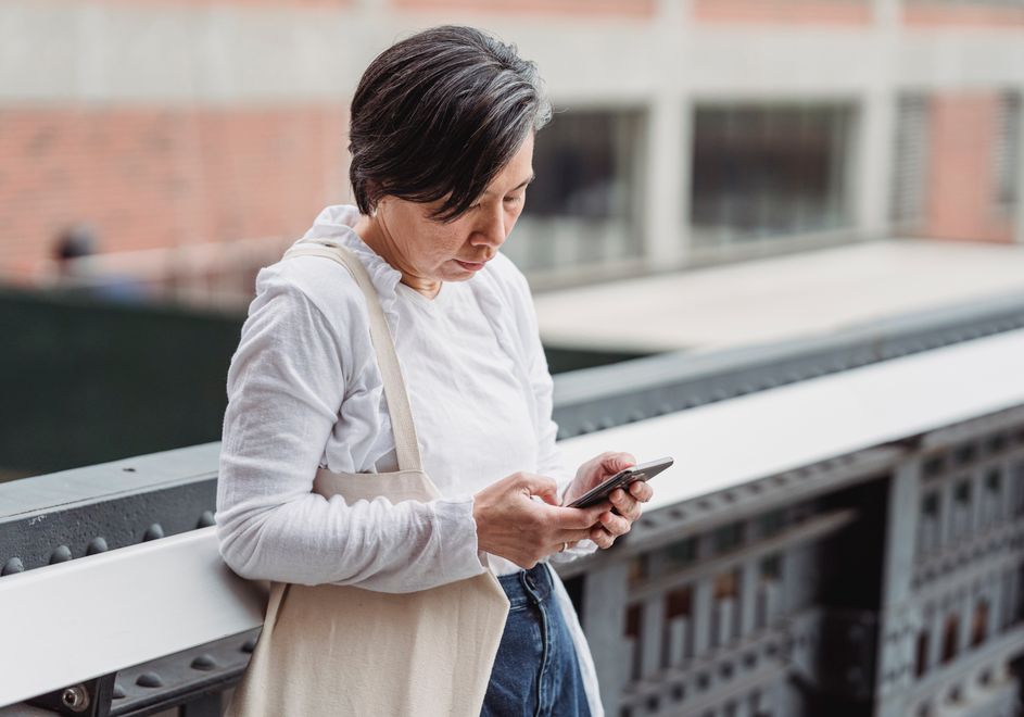 Online dating: starting a conversation on a niche platform
