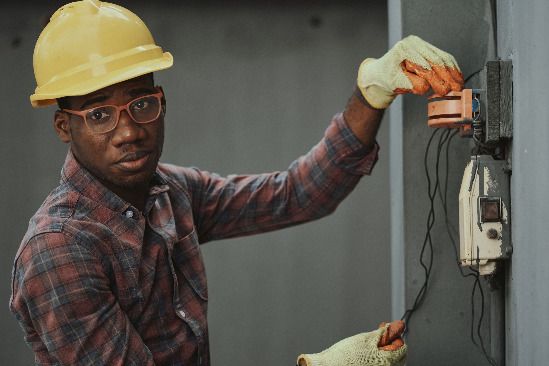 Electrical Problems That Should Be Fixed by an Electrician Electrical Problems That Should Be Fixed by an Electrician