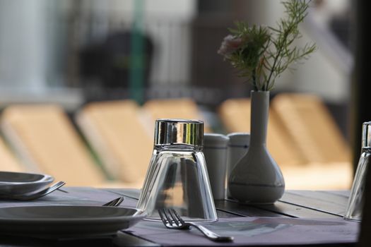 Close-up of an elegant dining table with glassware and a vase, highlighting a sophisticated setting.