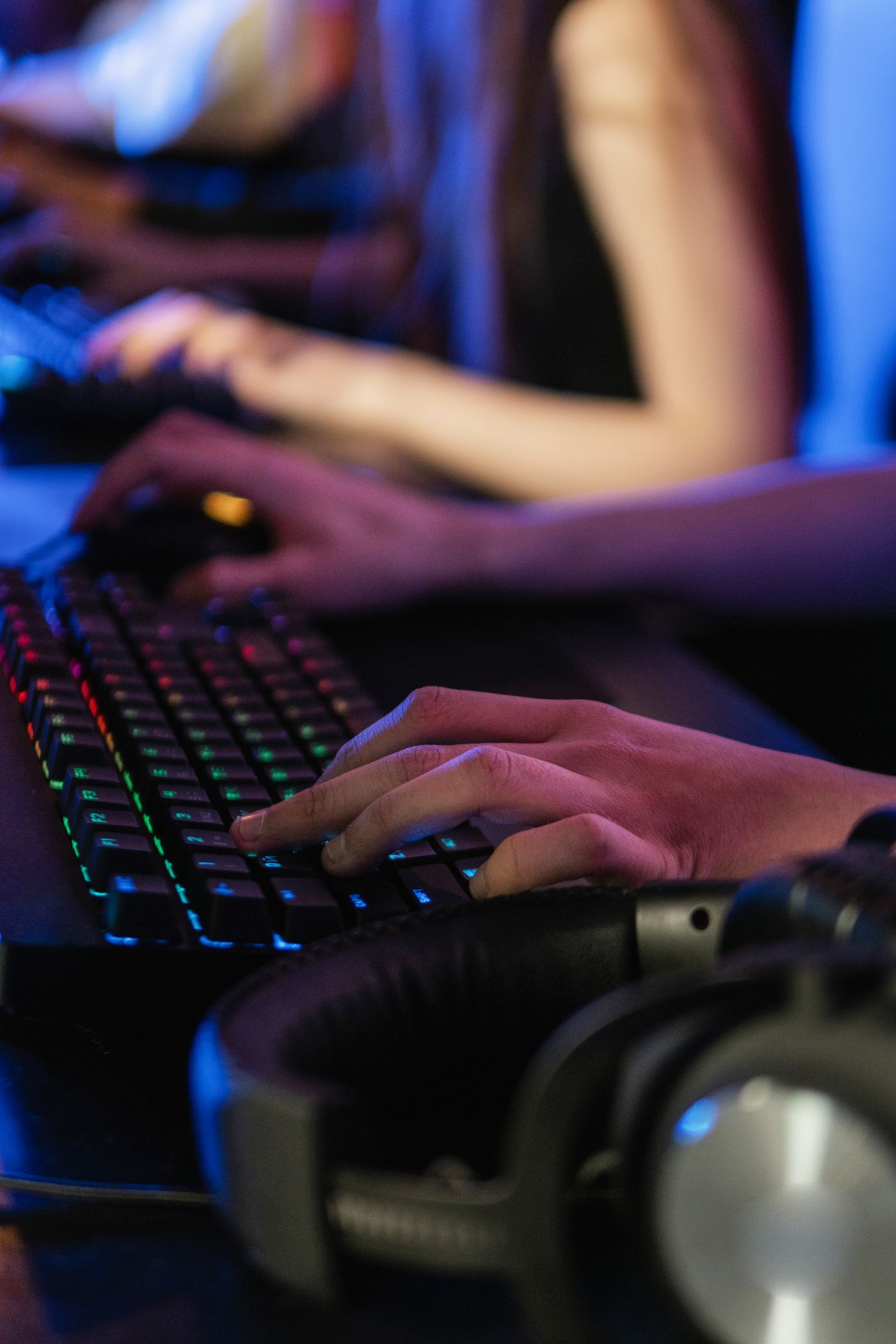 Gaming session with headset and mechanical keyboard visible on the desk