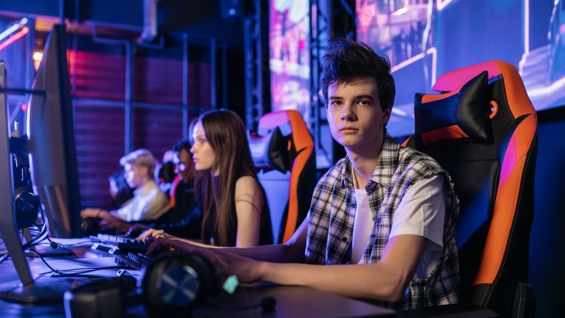 Обложка: Falcons встретятся с NAVI, а Spirit сыграет с 1w Team в матчах за выход в плей-офф ESL Pro League Season 24