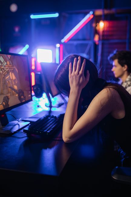 <b>Dampak Negatif Kompetisi Gaming: Jangan Sampai Kehilangan Kendali!</b> <b>Dampak Negatif Kompetisi Gaming: Jangan Sampai Kehilangan Kendali!</b>