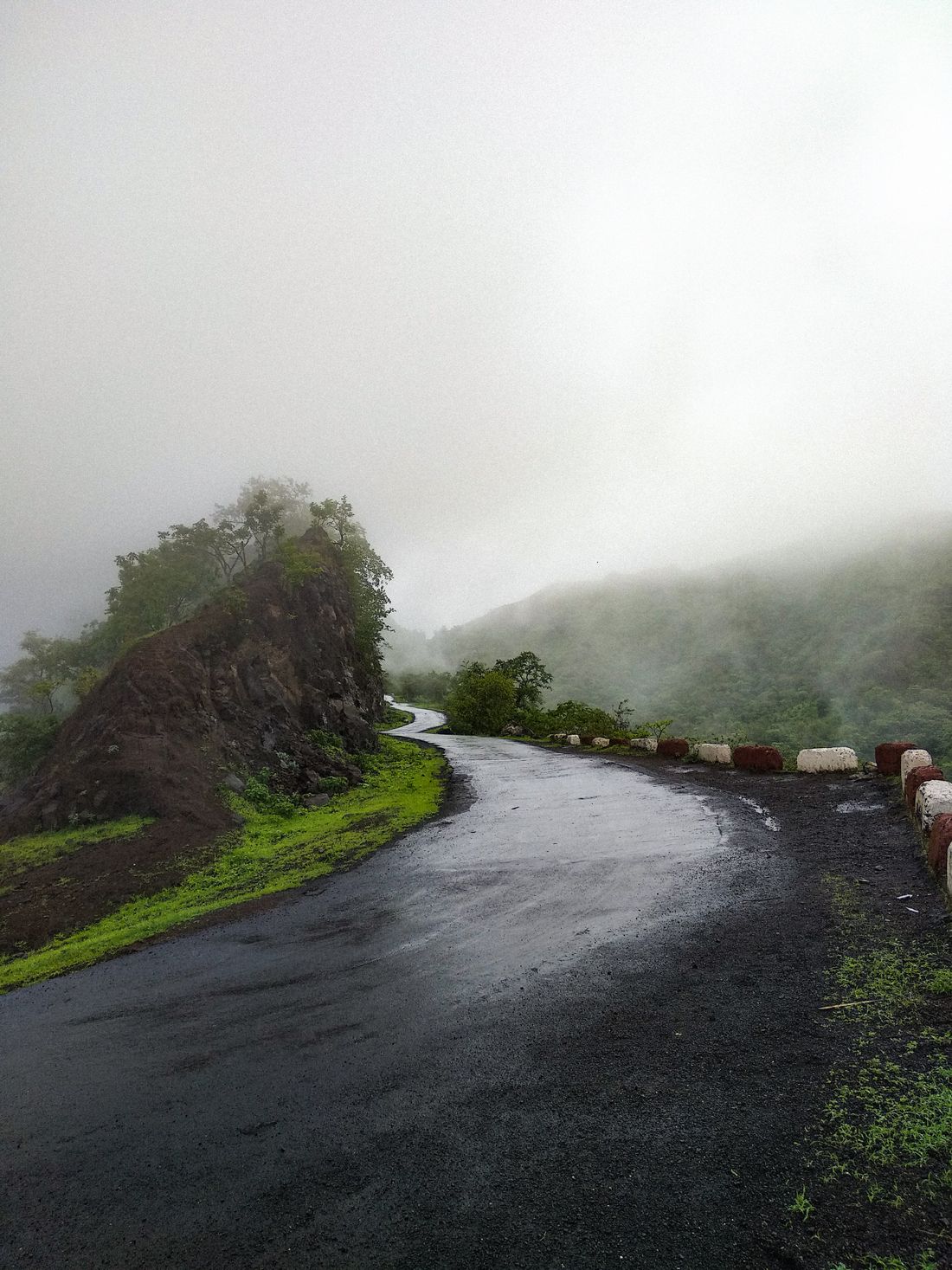 Representative mountain road, not the actual Dari–Chambang project