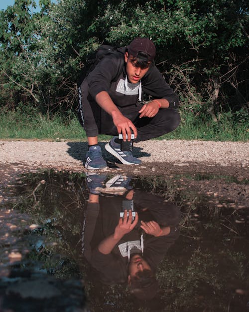 Fotobanka s bezplatnými fotkami na tému čierna taška, grécky, indický chlapec