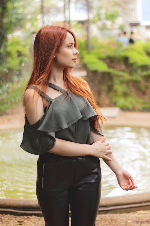 Fotos de stock gratuitas de cabello rojo, estanque del parque, estilo de vida