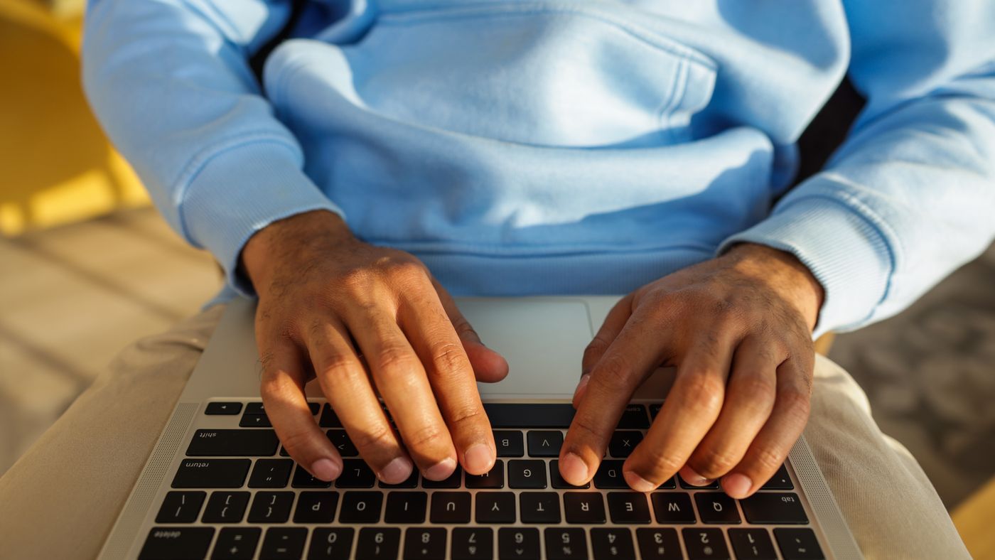 Joining a Blogging Community vs. Going It Alone