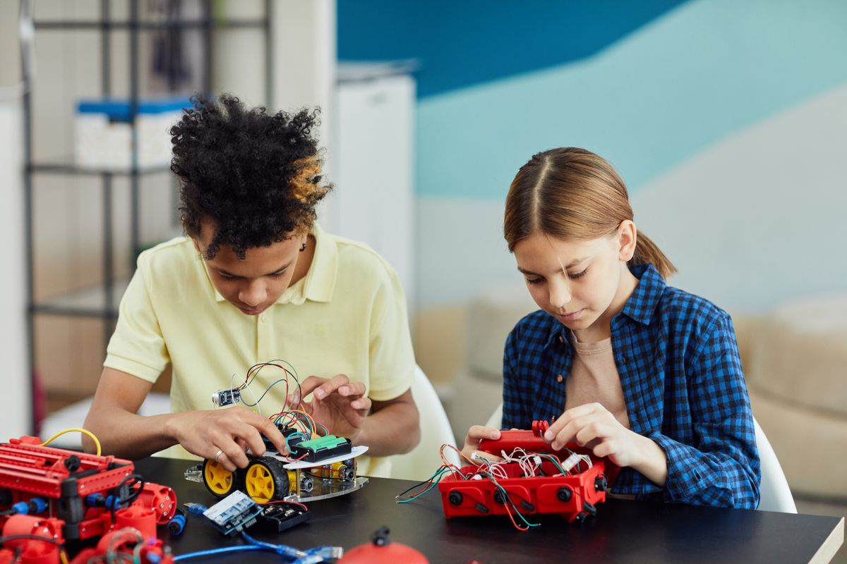 Kids sitting at the table during a classroom activity