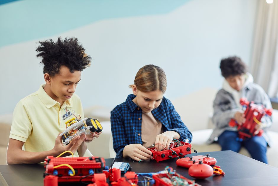 Middle school students conducting robotics and science experiments Middle school students conducting robotics and science experiments