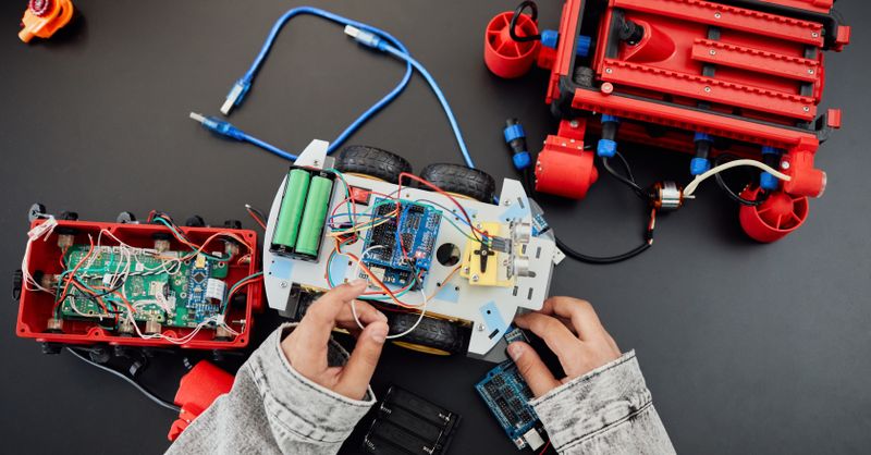 Robots, cobots, usine du futur : former les équipes marketing industrielles au SEO, le plan de Julien Jimenez