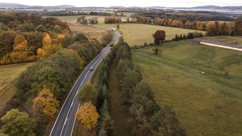 Ilmainen kuvapankkikuva tunnisteilla autot, droonikuva, ilmakuvaus