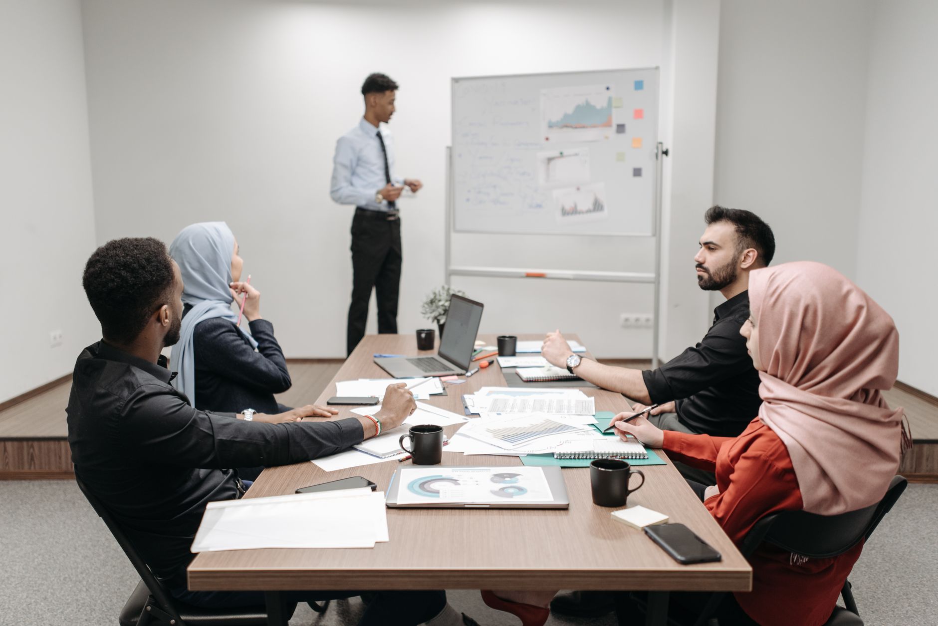 Leadership Development: A Complete Guide to Becoming an Exceptional Leader