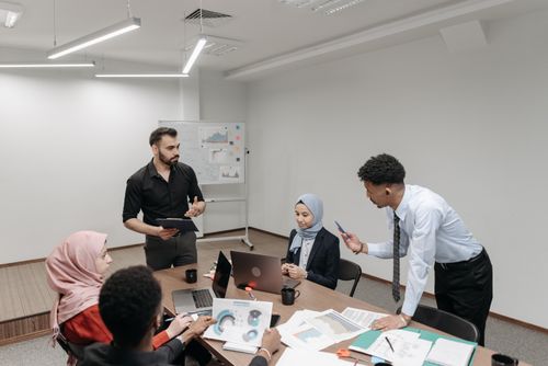Free A diverse group of professionals engaged in a team meeting in a modern office setting. Stock Photo