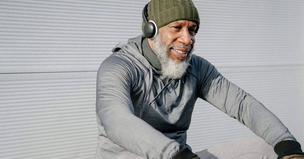 How to finish a knitted hat in the round