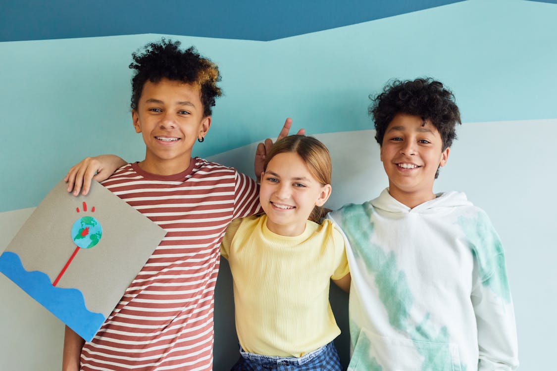 Free 2 Boys and 2 Girls Smiling Stock Photo