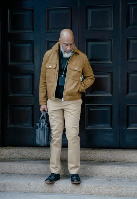 suede jacket with chinos, straight from the office and still fine 🤎
#whatiwore #dailystyle #tan #jacket #pants
